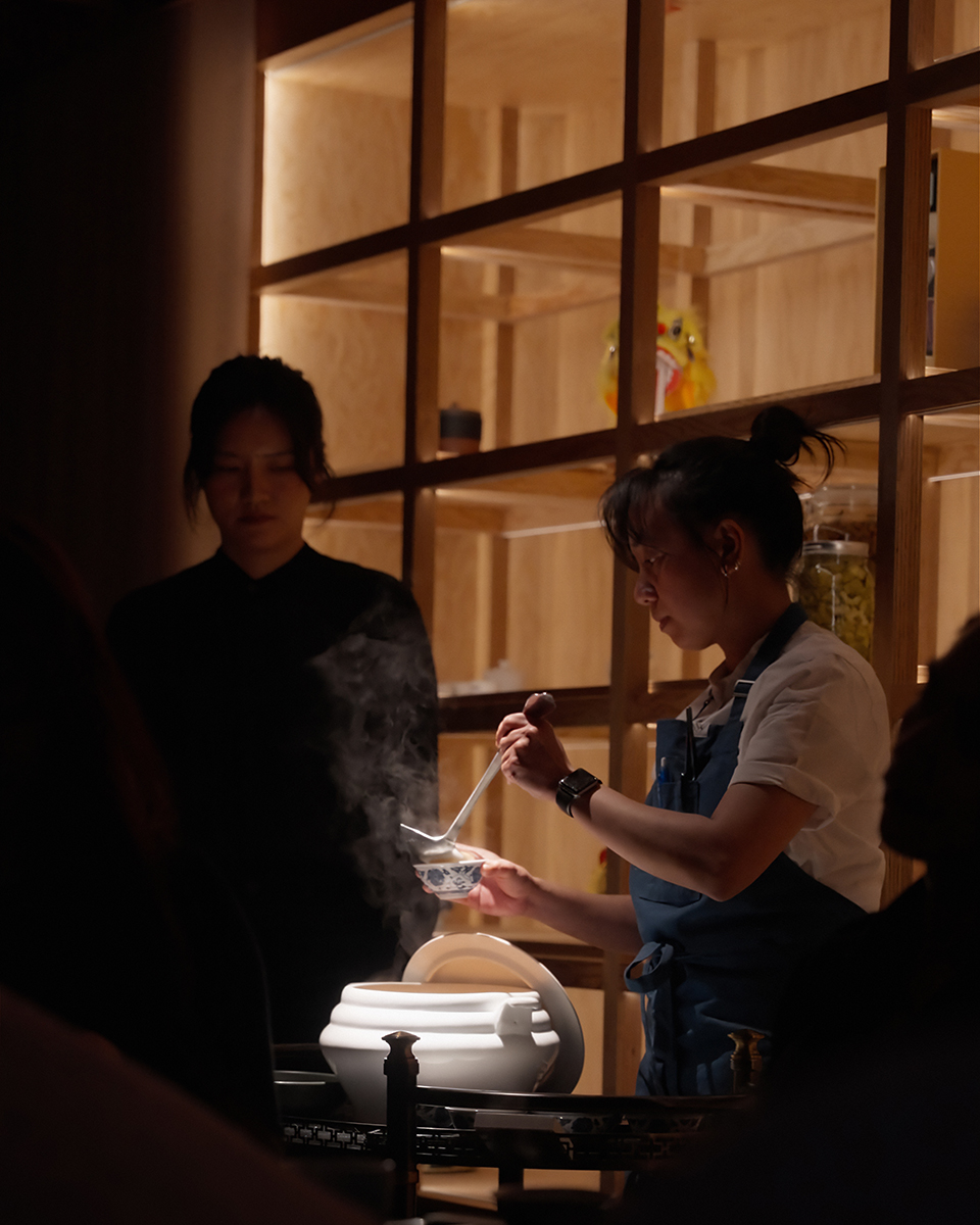 Light Gathering in the Yu&agrave;n  光聚院心